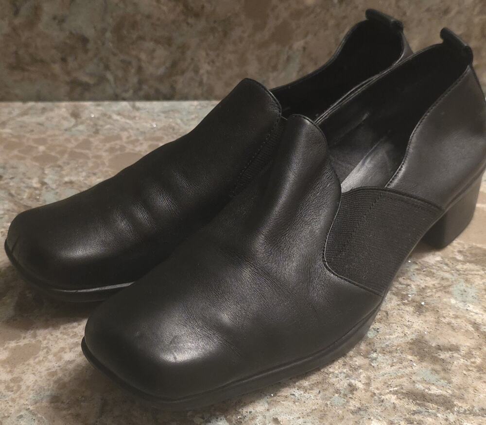 Covington Shoes Womens 9 M Loafers Slip On Square Toe Heels Black Leather